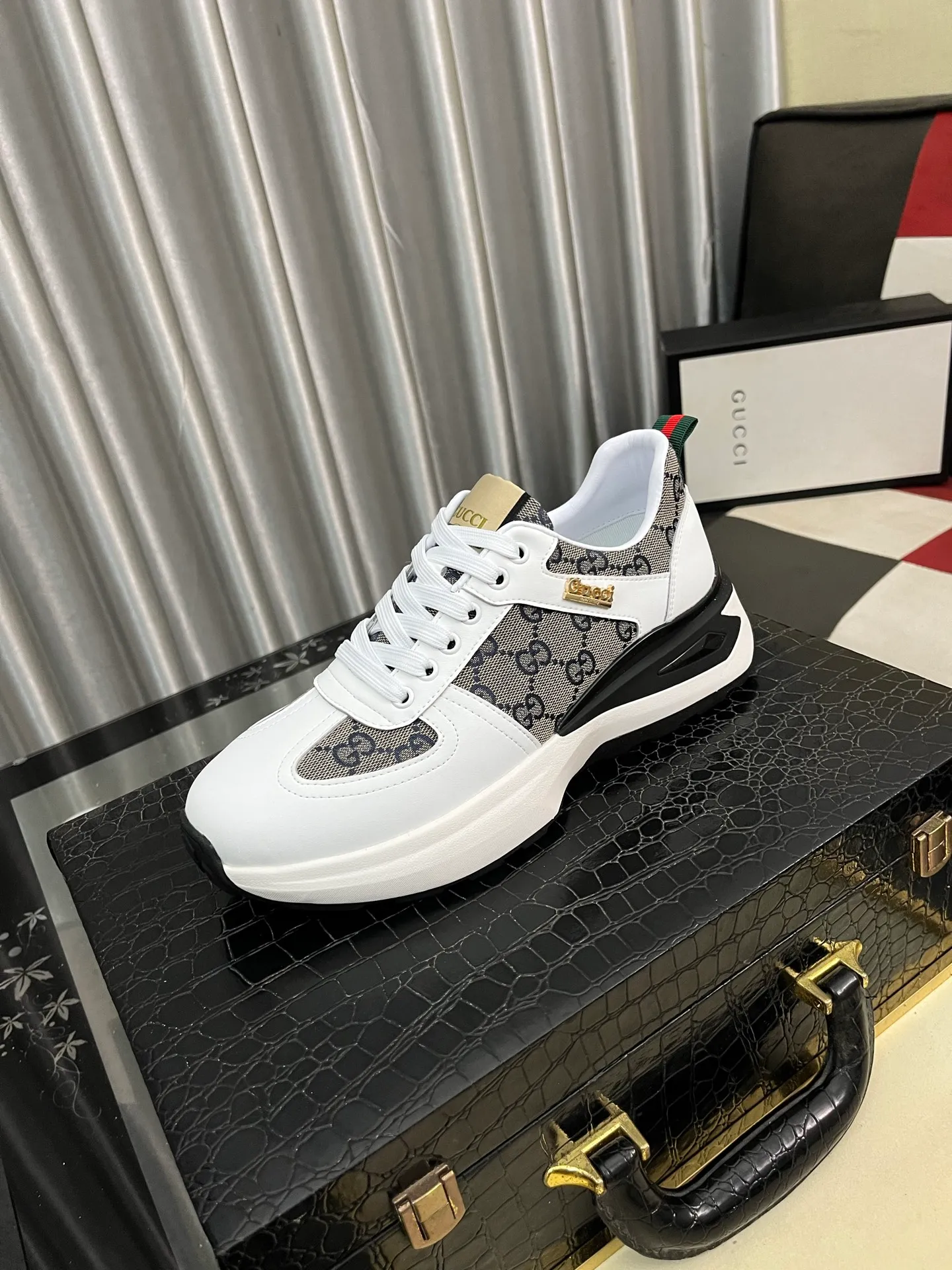 Men's Men's Shoes💰458⌚️⌚️[GUCCI] Gucci men's casual shoes are absolutely popular🔥The ultimate matching item for trendy men! The charm of super texture is irresistible, the main recommendation, the flower leather color is bright! The upper is made of high-quality brand printed fabric with cowhide, breathable leather lining and wear-resistant rubber sole, noble and elegant! Extremely comfortable🎁🎁You can be as handsome as you want💪 38-444️⃣colors available
